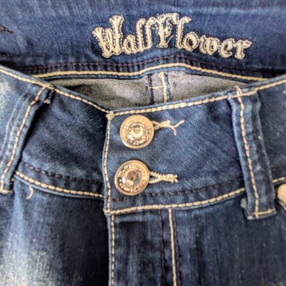 Wallflower Embellished Blue Jean Capri Size 7 - NWOT - Picture 9 of 13